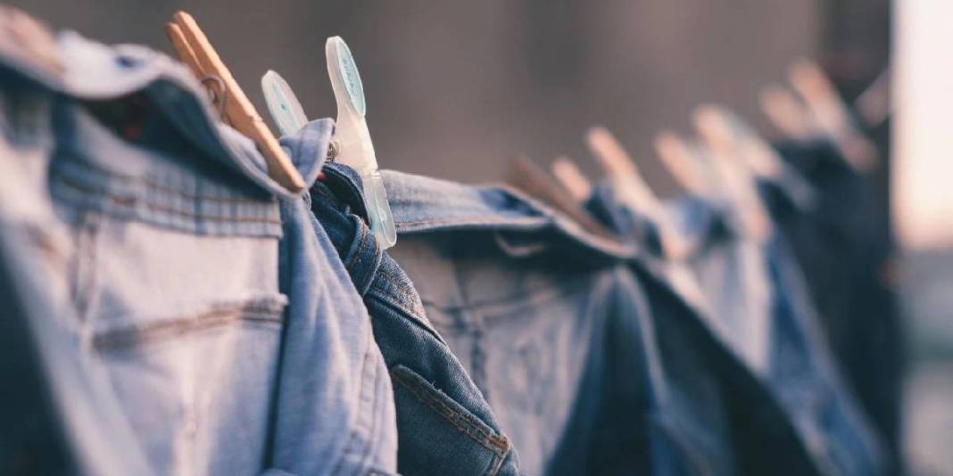 Solmuş kıyafetlerinizi çöpe atmak yerine yenileyin! Sihirli bir dokunuş yetiyor: 2 malzemeyle yepyeni görünüyor 4